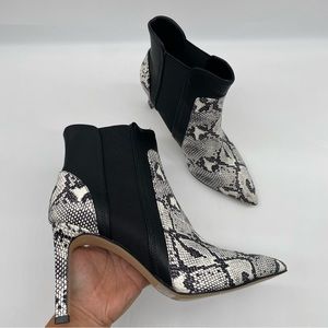 New York & Company Faye High Heel Ankle Boots snakeskin faux leather size 9M NEW